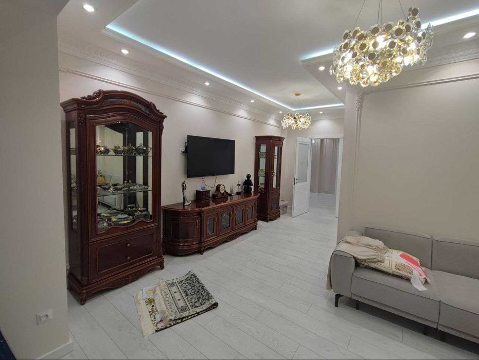 Айбек. Eвpo peмонт. 4/1/10. Kирпич. 110,5 м.кв. Фидокор, Шевченко.