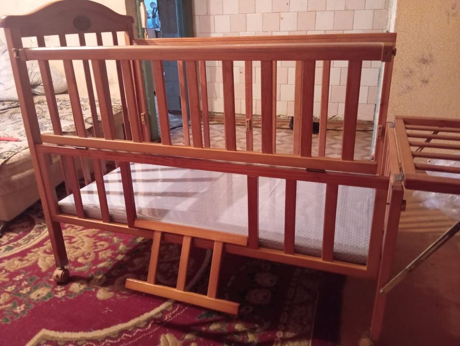 Продам детскую кроватку