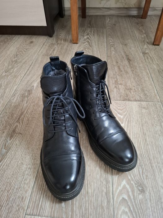 Продам женские зимние ботинки