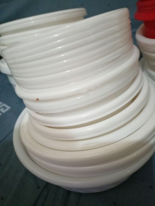 Банки и пластиковые тазики