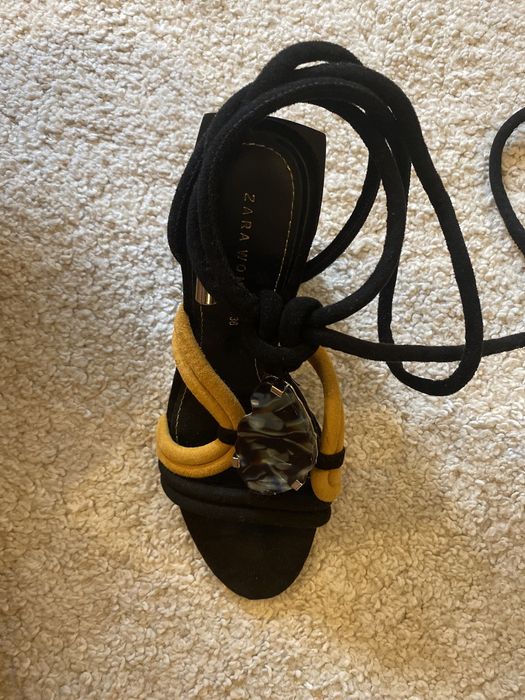 Sandale din piele intoarsa Zara