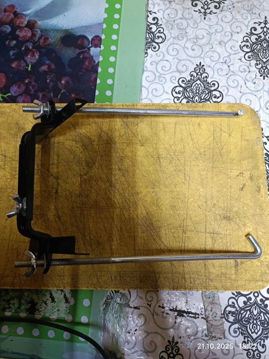 Продам крепление аккумулятора