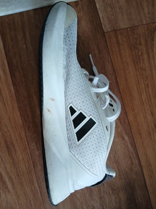 Кросовки адидас.