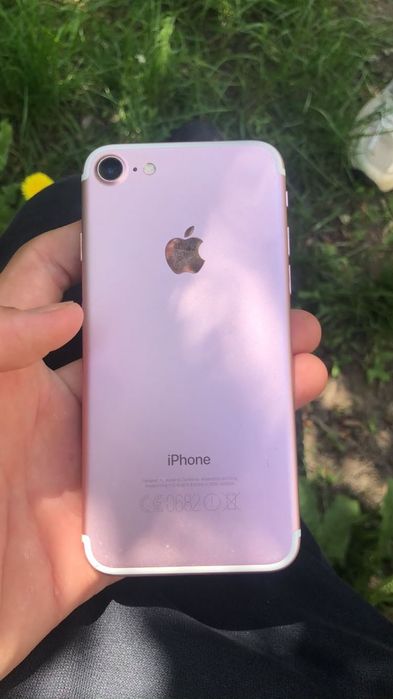 Телефон iPhone 7