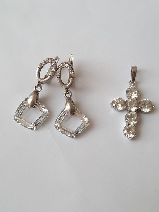 Колие с обеци Oriflame/медальон/комплект/висулка цвете/кръст/с камъни