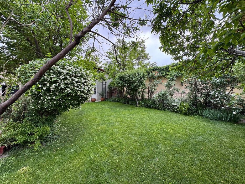 Дом сзади парка Тельмана