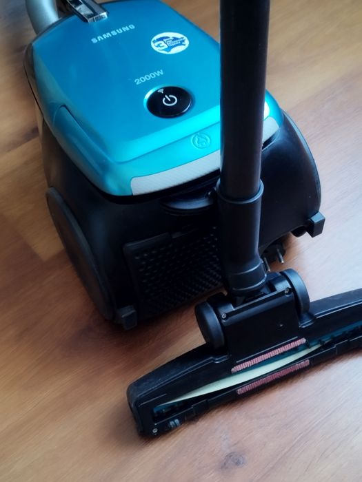 Продам пылесос .