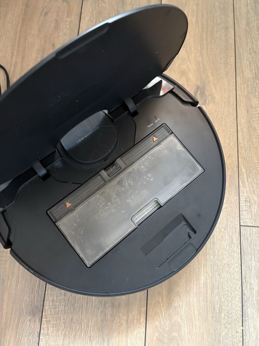 Продам на запчасти робот пылесос