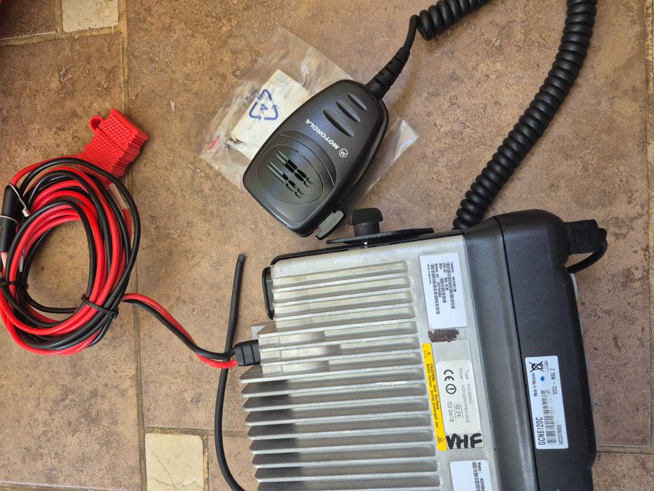 Продавам  Моторола GM 360  VHF/ UHF