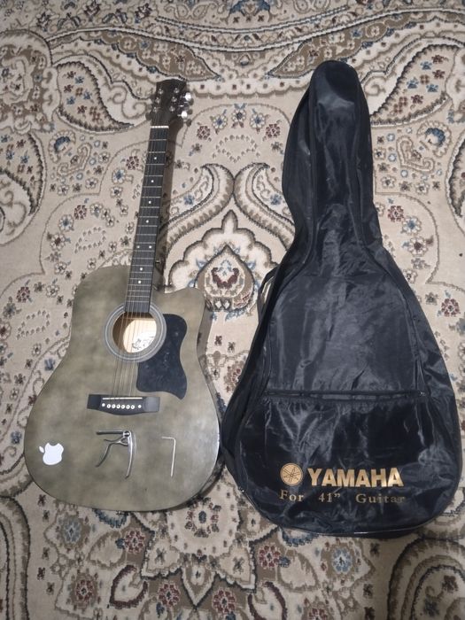 Продам гитару с чехлом