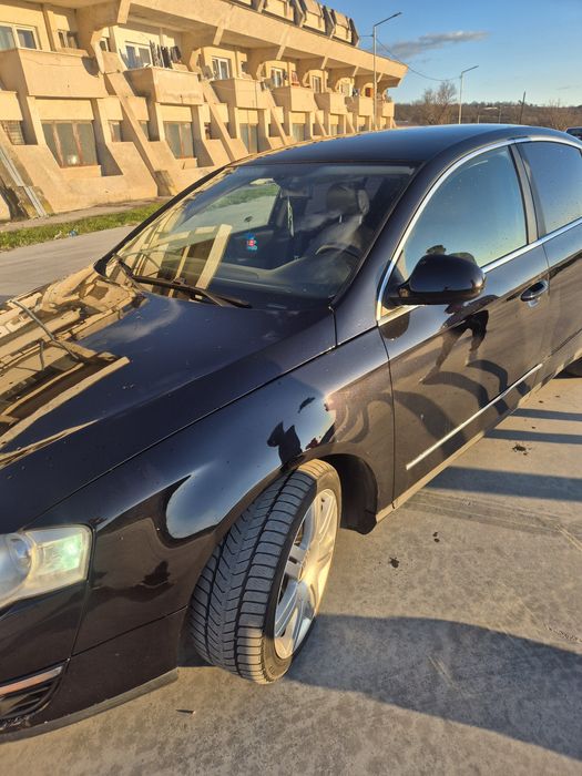 Vând passat b6 .