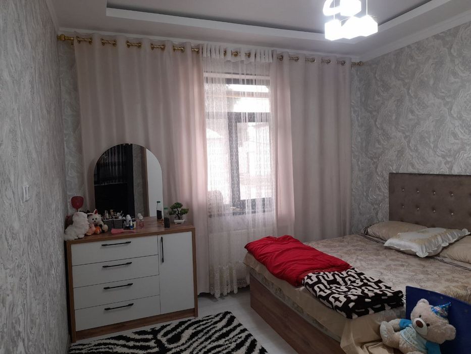 Срочно квартира сотилади 1 этаж