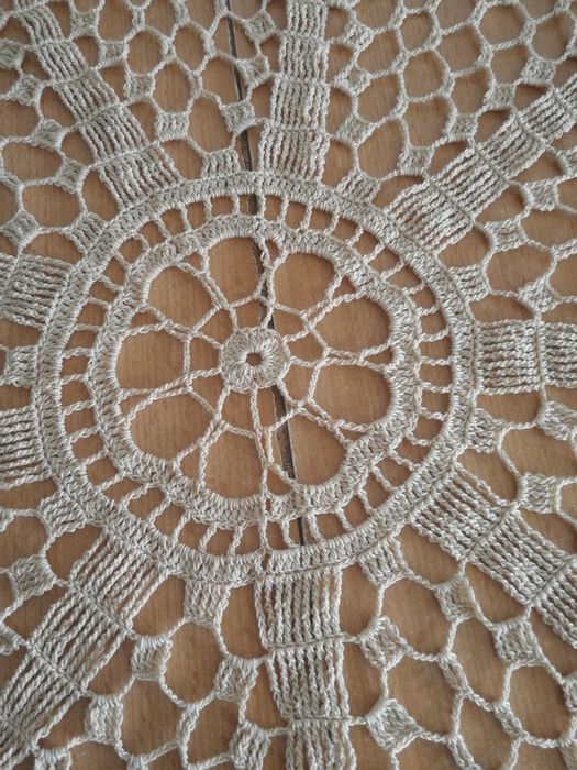 Față de masă macrame, elegantă, lucrată manual