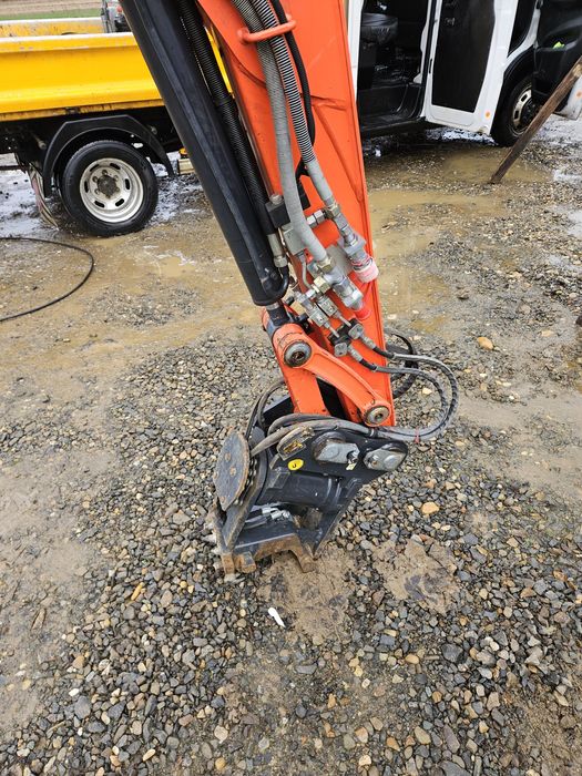 Miniexcavator  powertilt