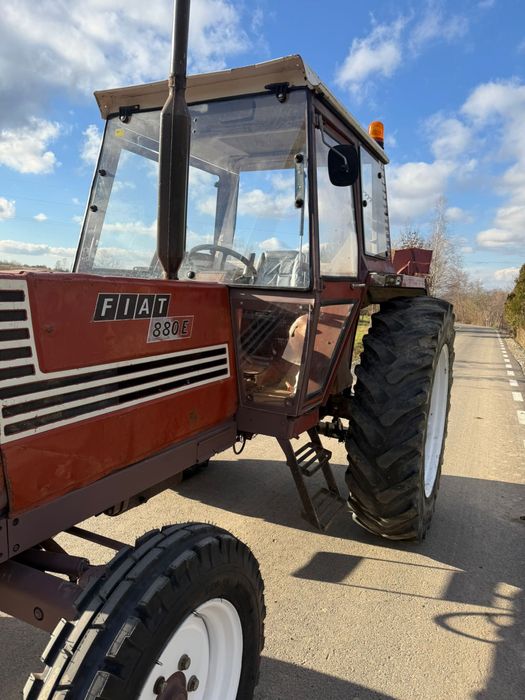 Vând tractor FIAT 880E