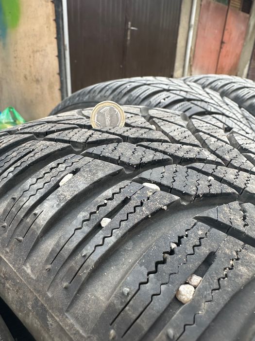 Продавам гуми карани един сезон, с размер  на грайфера 7-7,5 мм.