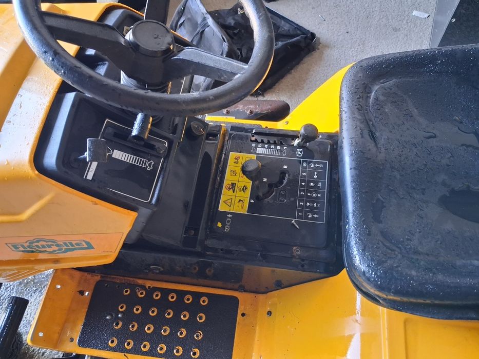 Продавам тракторна косачка косачка