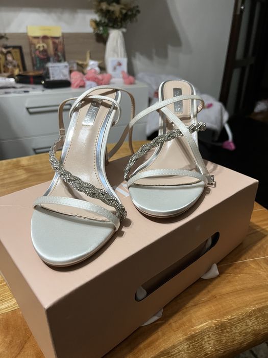 Sandale albe de mireasa