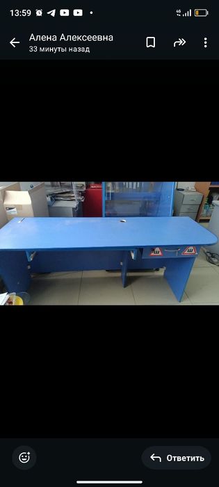 Продам витрины и стол