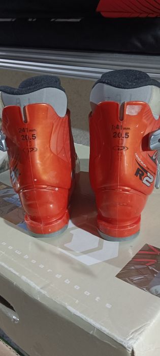 Продавам детски ски и сноуборд обувки Burton номера 20, 37.5 и 39