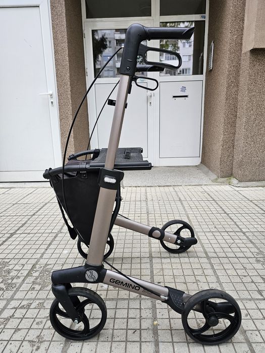 Сгъваема Професионална Проходилка за възрастни и болни хора