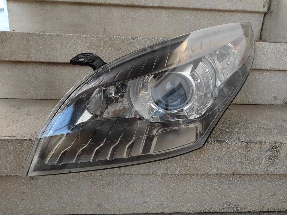 Фар Renault Megane Xenon ляв / Фар Рено Меган ксенонов Оригинален