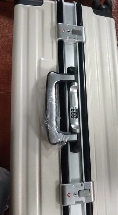 Чемодан новый не пользовались