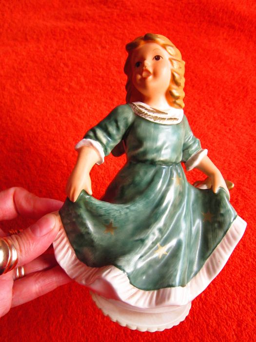 cadou rar Goebel Hummel Inger muzical "White Christmast"