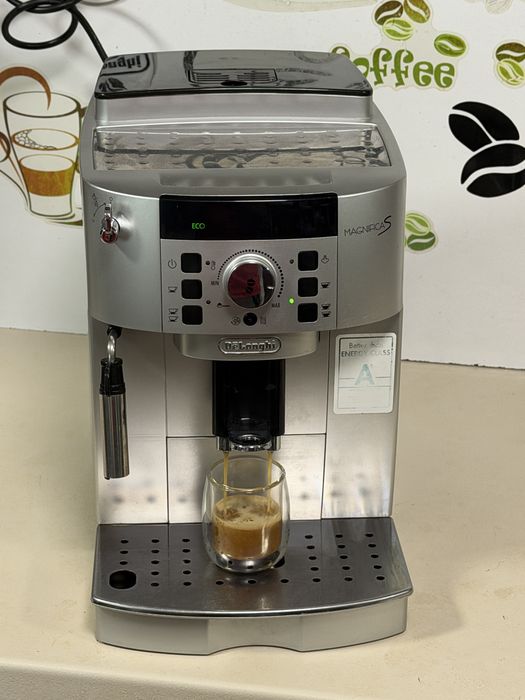 Кафемашина кафе автомат delonghi magnifica S с гаранция