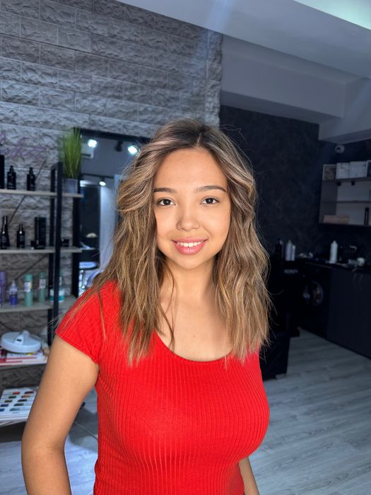 Модели на окрашивания, стрижки и укладки.