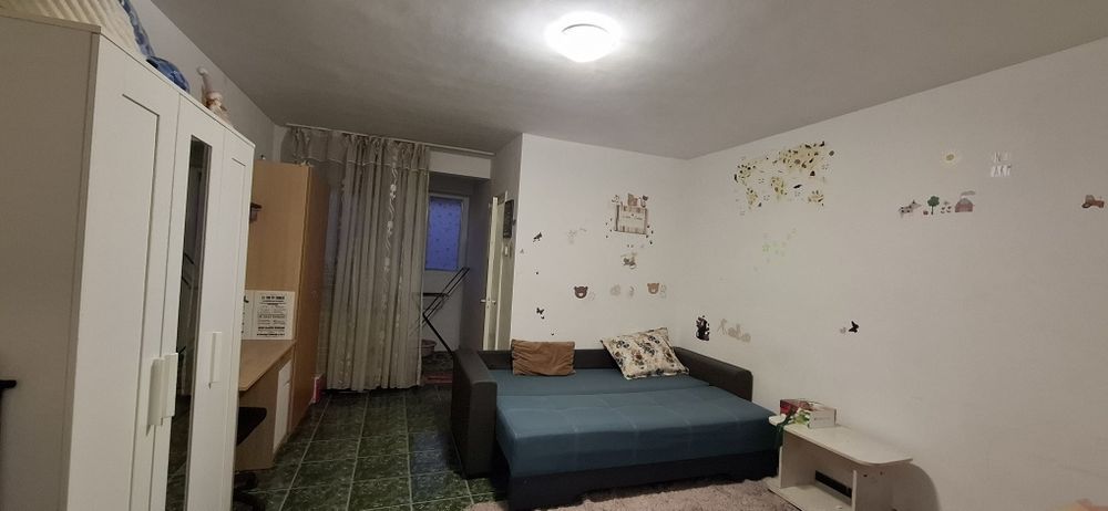 Închiriez garsoniera
