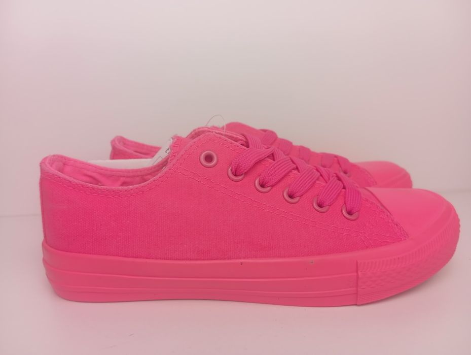 Ярко розови Кецове Reserved 36