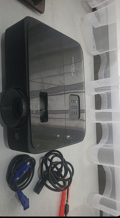 Продам проэктор optoma