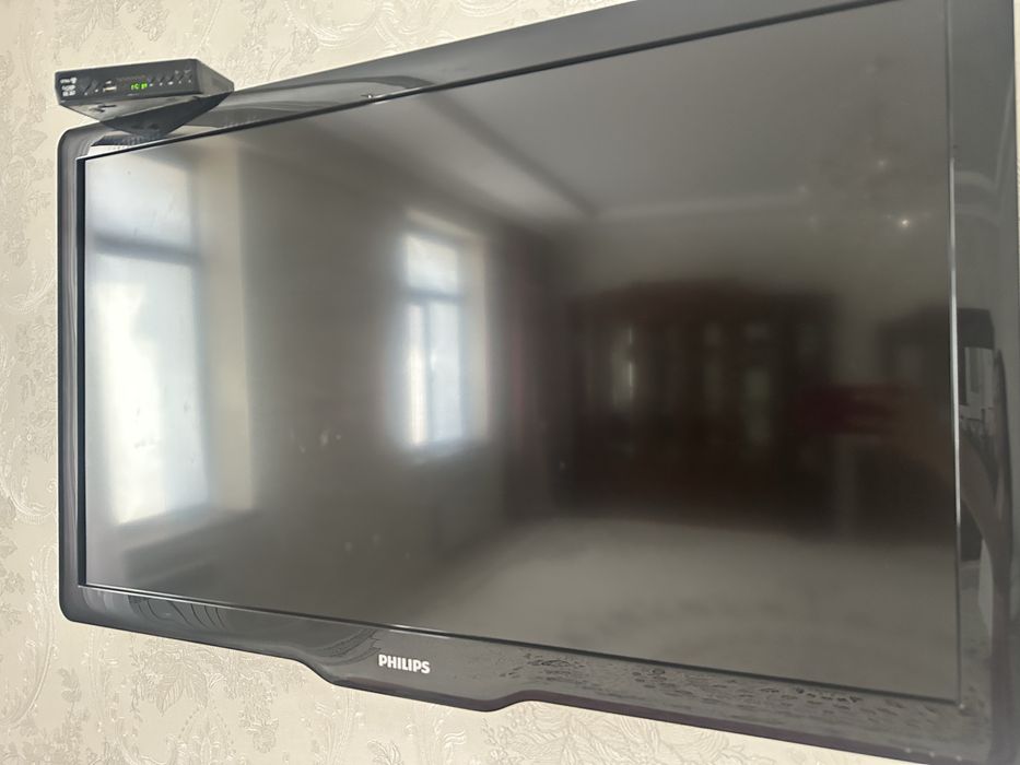 телевизор Philips ( не смарт) +антенна Отау ТВ