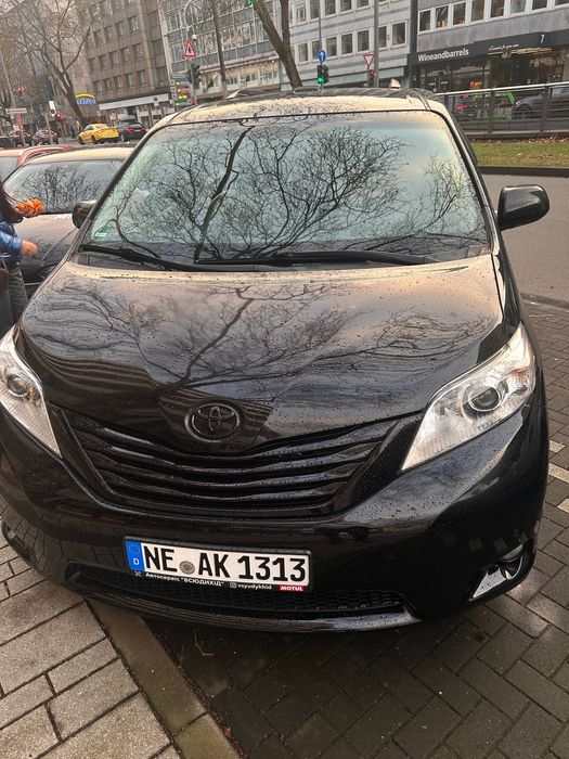 Toyota Sienna Limited AWD 2011,