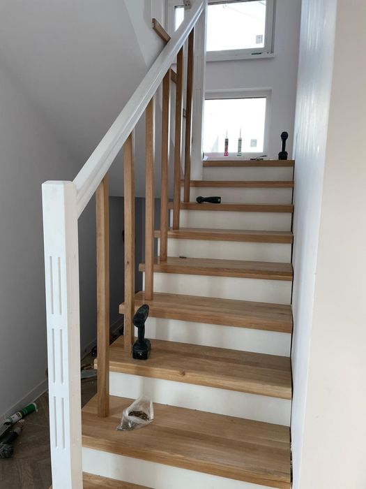 Scări din lemn masiv stejar