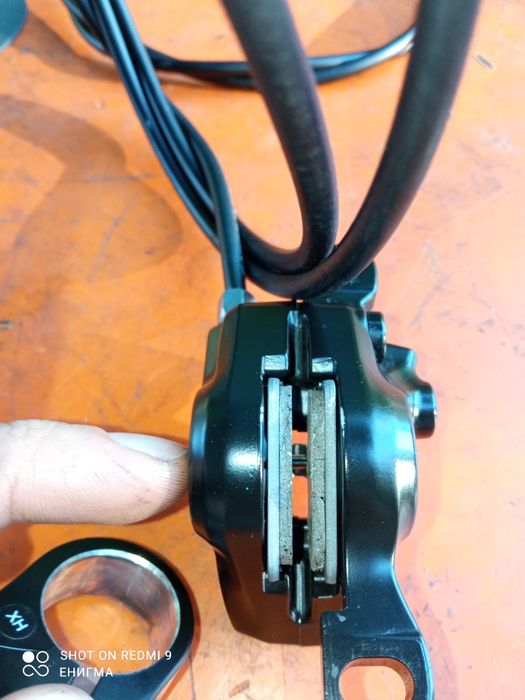 Спирачки Shimano MT200