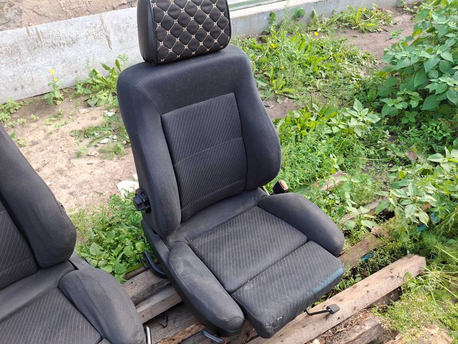 Продам два передних кресла , стояли на ауди а6 с4