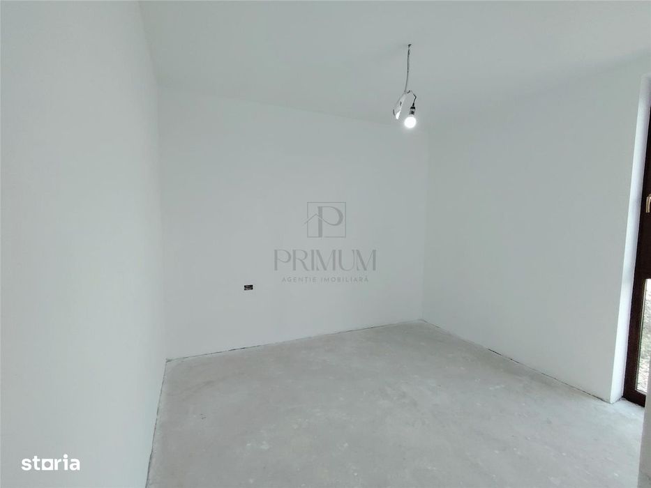 Duplex Cu Toate Utilitatile - 5 Camere - Curte Amenajata