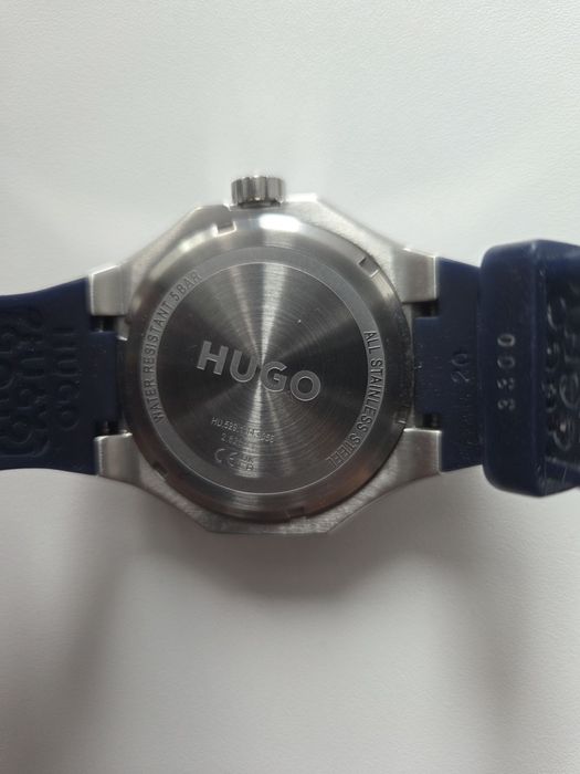Срочно продам часы HUGO BOSS