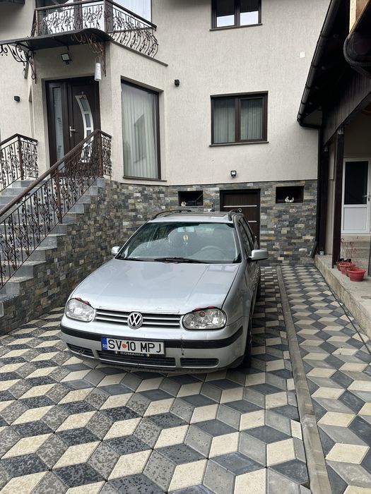VOLKSWAGEN Golf 2002