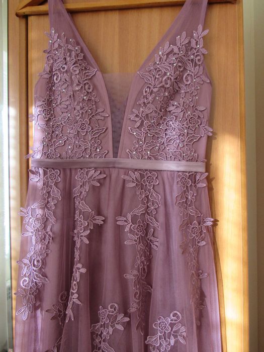 Красива елегантна официална рокля