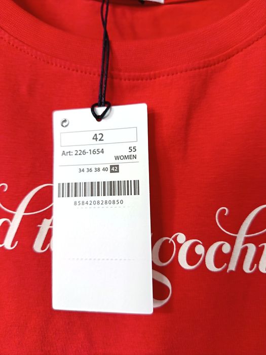 Tricou mărimea 42.