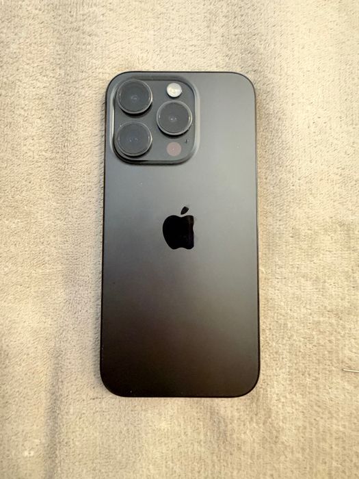 Vând iPhone 15 Pro, 256 GB, într-o stare excelentă