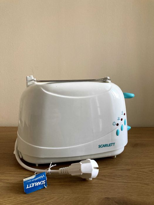 Продавам тостер Scarlett