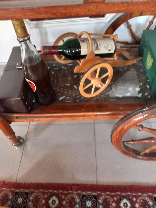 Vand ghiridon și suport sticle cu vin