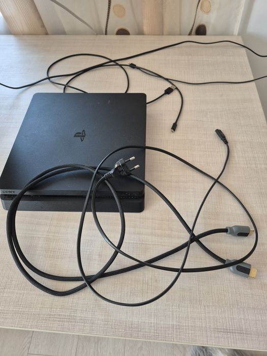 PS4 Slim,de 1TB,folosit