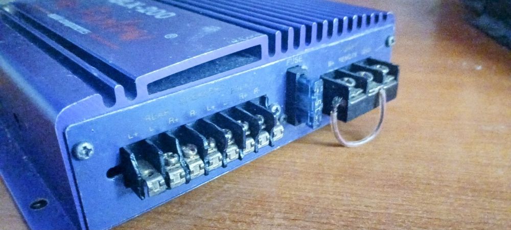 amplificator. stare buna. montaj optional pe loc.