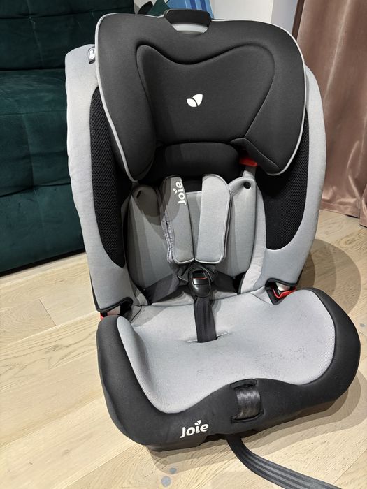 Scaun masina Joie cu isofix