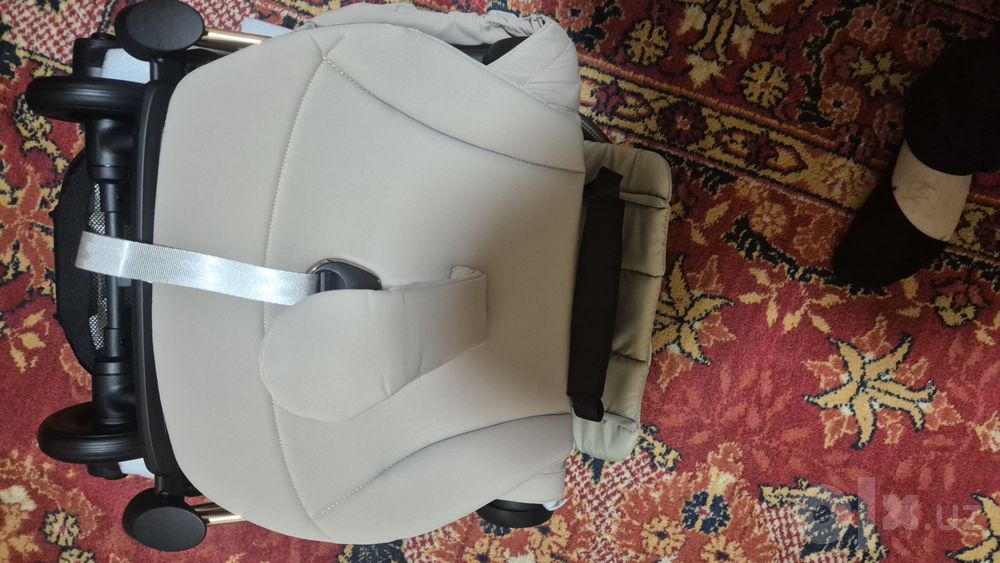 Cybex Coya Platinum с коричневой кожей , бежевый с золотом цвет. 
Прив